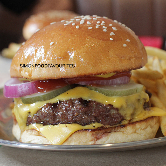 Cheeseburger of Pub Life Kitchen