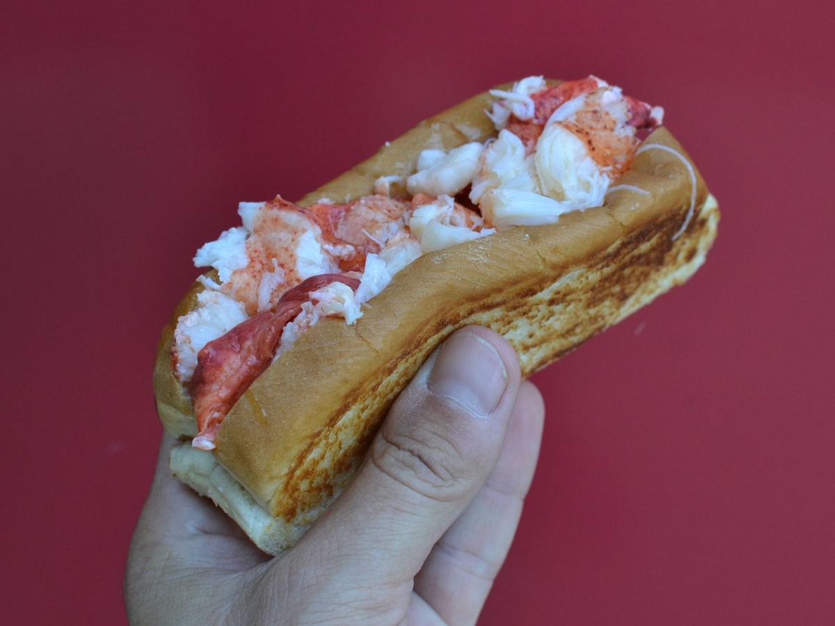 Lobsta_Truck_Lobster_Roll.jpg