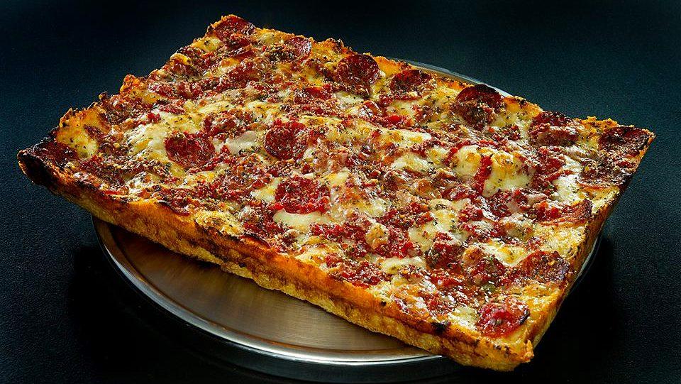 Pepperoni-Pizza.jpg
