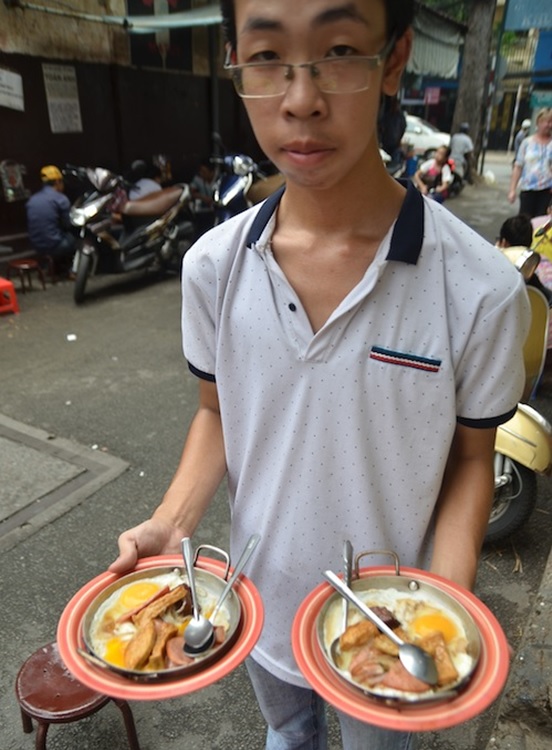 banh mi chao at Bánh Mì Hòa Mã.jpg